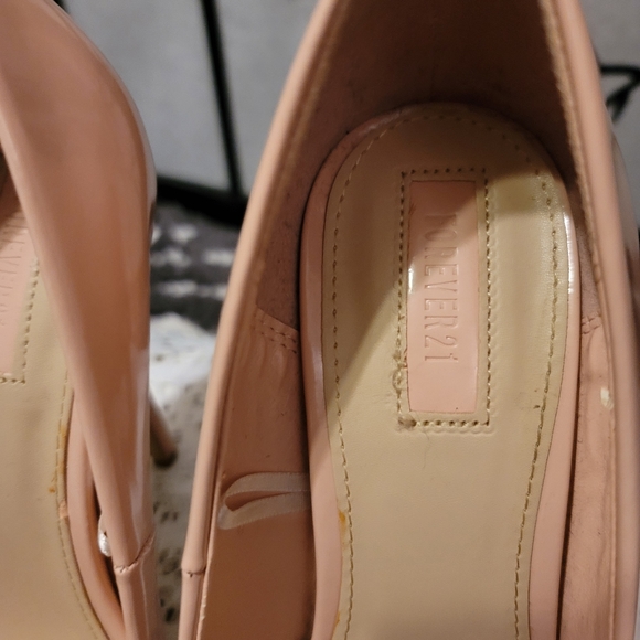 Forever 21 ladies classic slip on pointy toe stilletto high heal pumps Size 9 - Picture 3 of 12